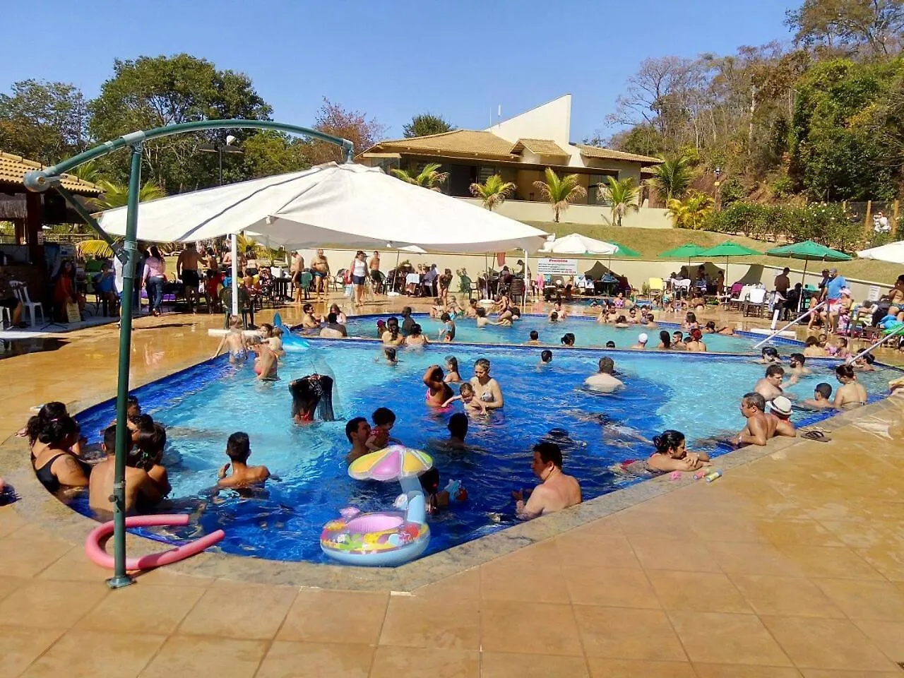 Apartment Aldeia Do Lago: Lakeside Retreat with Aqua Park and EV Charging Caldas Novas Brazil